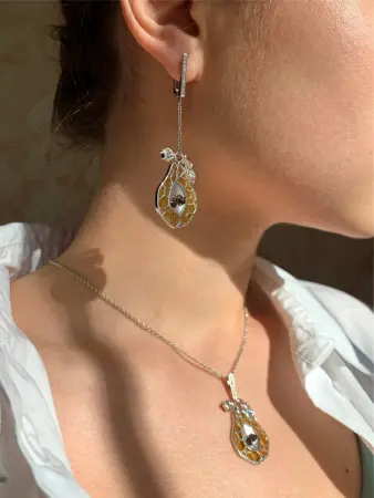 Серебряная подвеска «Груша» с эмалью и раухтопазами