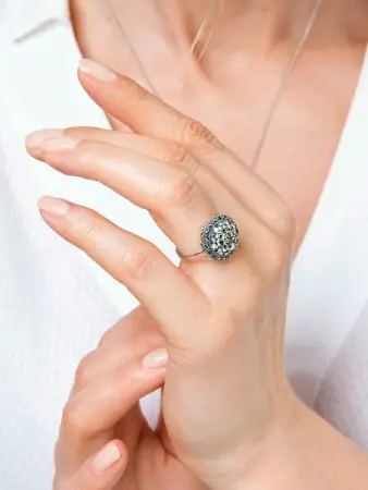 Серебряное кольцо с марказитами Swarovski