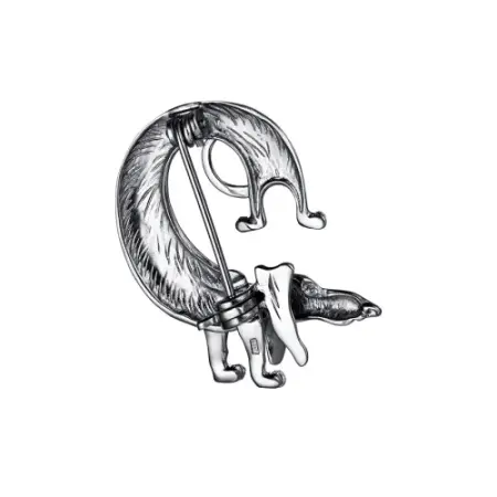 Брошь из серебра «Необыкновенно длинная собака Такса»