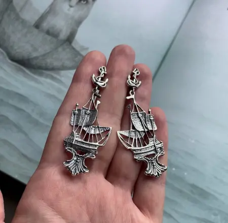 Серебряные серьги «Алые паруса»