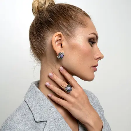 Серьги из серебра с камнем чароит