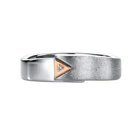 Серебряное кольцо с бриллиантом