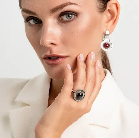 Серебряные серьги «Гранатовый Взор»