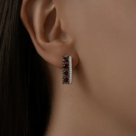 Серьги из серебра с гранатами и красными и бесцветными фианитами