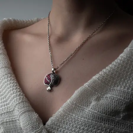 Подвеска из серебра с эмалью «Гранат»