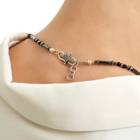 Колье из серебра с камнем черный агат