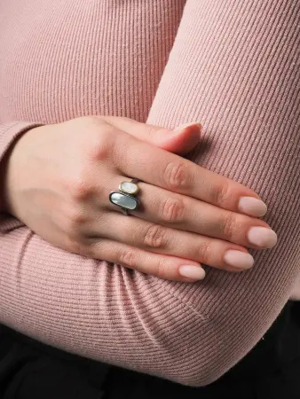 Кольцо из серебра с перламутром