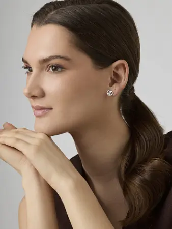 Серьги-пусеты из серебра с фианитами «Крендель»