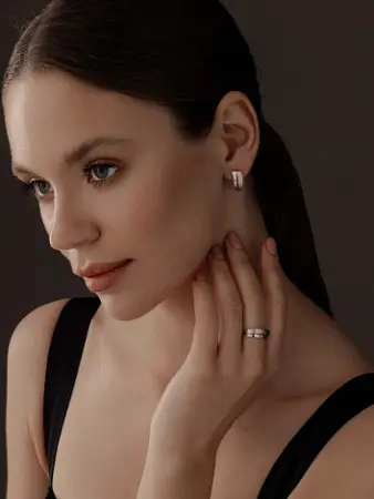 Серьги из серебра с бриллиантом