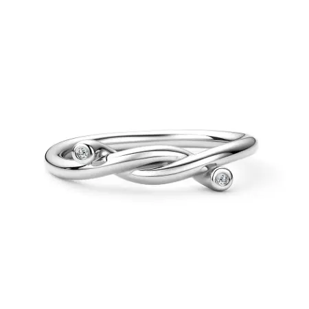 Серебряное кольцо с бриллиантом