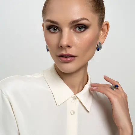 Серебряное кольцо с лазуритом