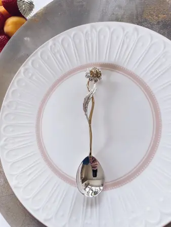 Серебряная чайная ложка «Ромашка» с позолотой