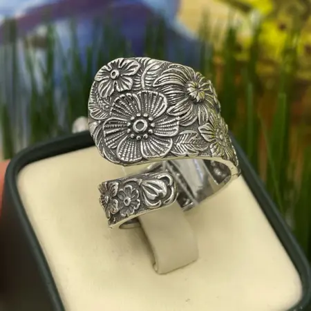 Серебряное кольцо «Лютики»