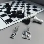 Серебряные ассиметричные серьги «Шахматы»