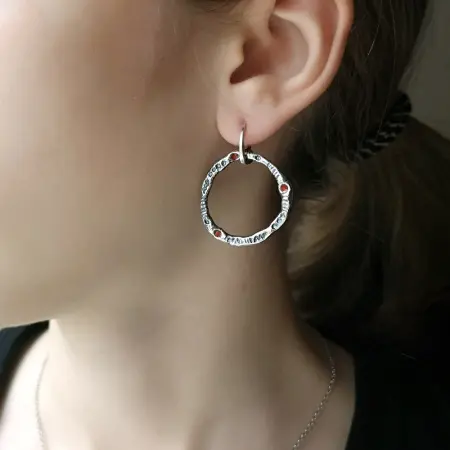 Серьги из серебра кольца с эмалью