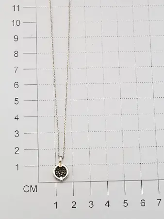 Серебряное колье с бриллиантом