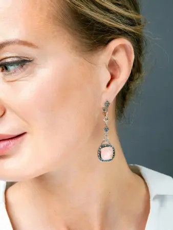 Серебряные серьги с розовым кварцем и марказитами Swarovski