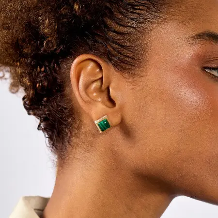 Серебряные серьги-гвоздики с малахитом