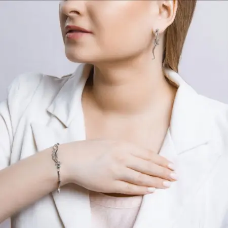 Серьги длинные из серебра с фианитами «Ящерица»