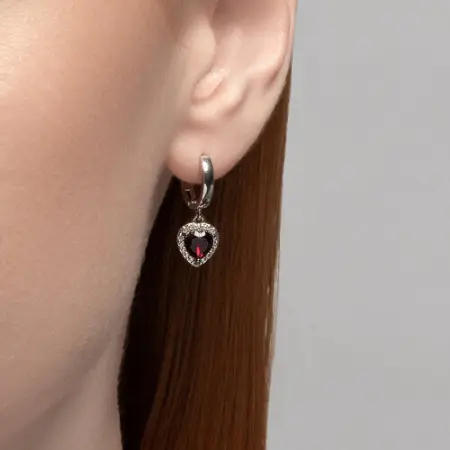 Серьги из серебра с гранатами и фианитами «Сердце»