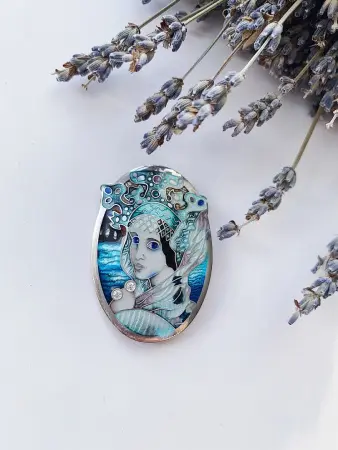 Подвеска-брошь из серебра «Царевна Лебедь» с фианитами