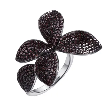 Кольцо из серебра с фианитом «Лепестки»