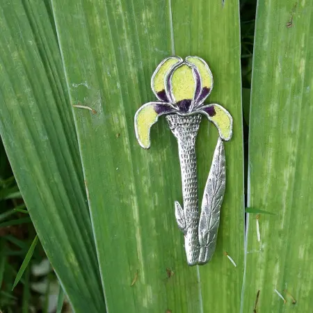 Брошь из серебра с эмалью «Желтый ирис»