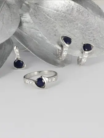 Серьги из серебра с натуральным сапфиром