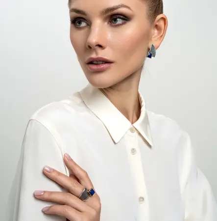 Серебряное кольцо с лазуритом