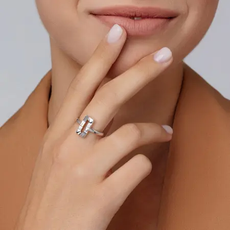 Серебряное кольцо с бриллиантом