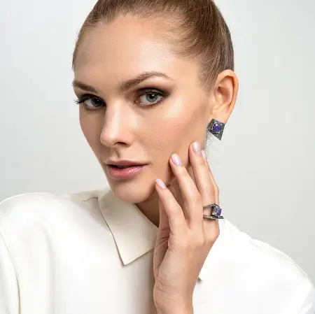 Серьги из серебра с камнем чароит