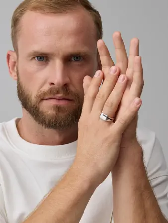 Кольцо из серебра с фианитами