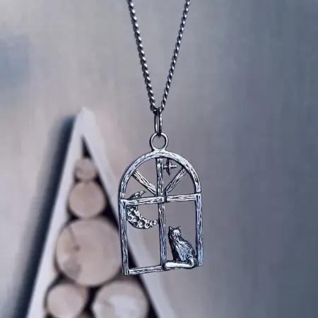 Серебряная подвеска «Кошка на окошке»