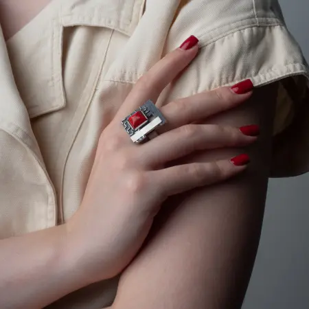 Кольцо из серебра с кораллом