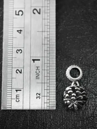 Серебряный шарм «Шишка»