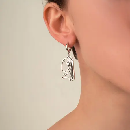 Серьги из серебра с жемчугом ассиметричные «Девушка с жемчужной сережкой»