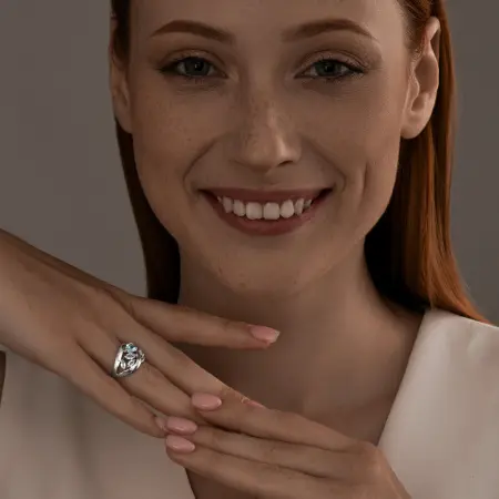 Серебряное кольцо с топазами