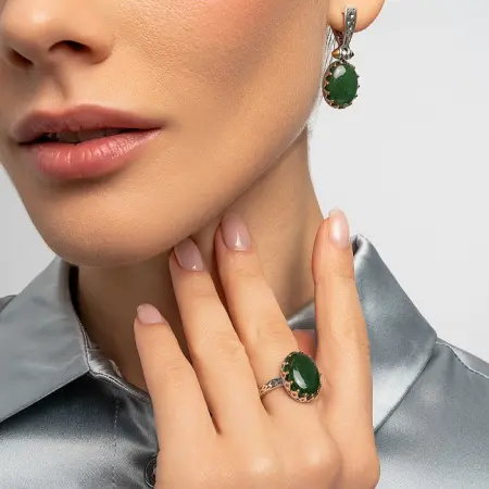 Серьги из серебра с камнем нефрит