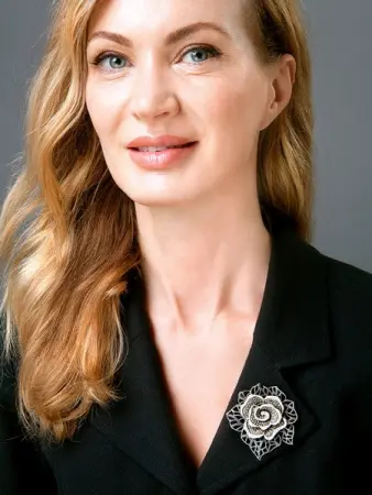 Серебряная брошь с горным хрусталем и марказитами Swarovski