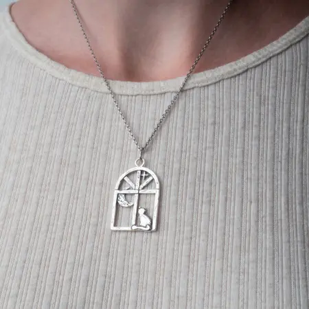 Серебряная подвеска «Кошка на окошке»