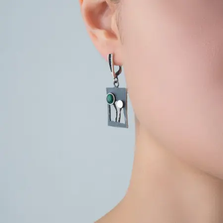 Серебряные серьги с малахитом