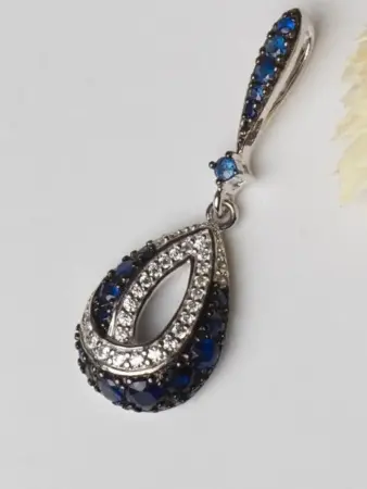 Серебряная подвеска с сапфиром и фианитами