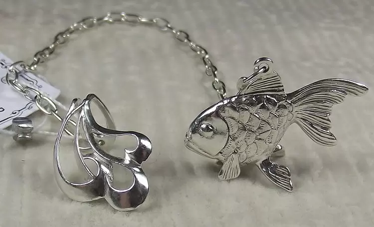 серебряный предмет