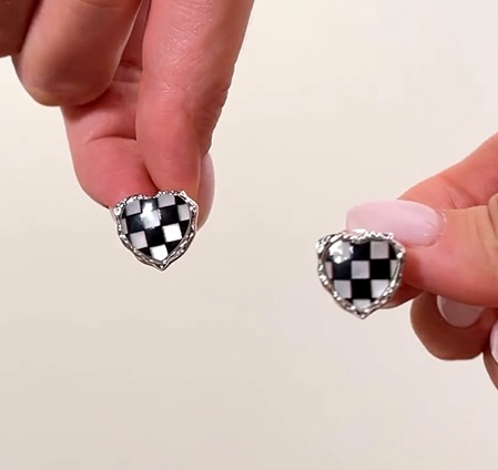 Серьги-пусеты «Шахматы-любовь»