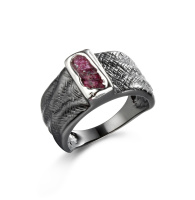 Серебряное кольцо с корундом