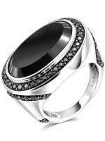 Серебряное кольцо с черным ониксом и шпинелью Серебряное кольцо с черным ониксом и шпинелью