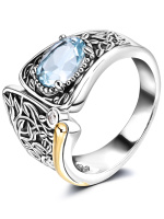 Серебряное кольцо с топазом и фианитами в позолоте Серебряное кольцо с топазом и фианитами в позолоте