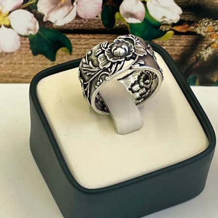 Серебряное кольцо «Пион»