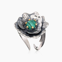 Кольцо из серебра с камнем малахит