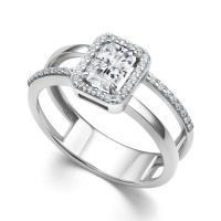 Серебряное кольцо с горным хрусталем и фианитами Серебряное кольцо с горным хрусталем и фианитами